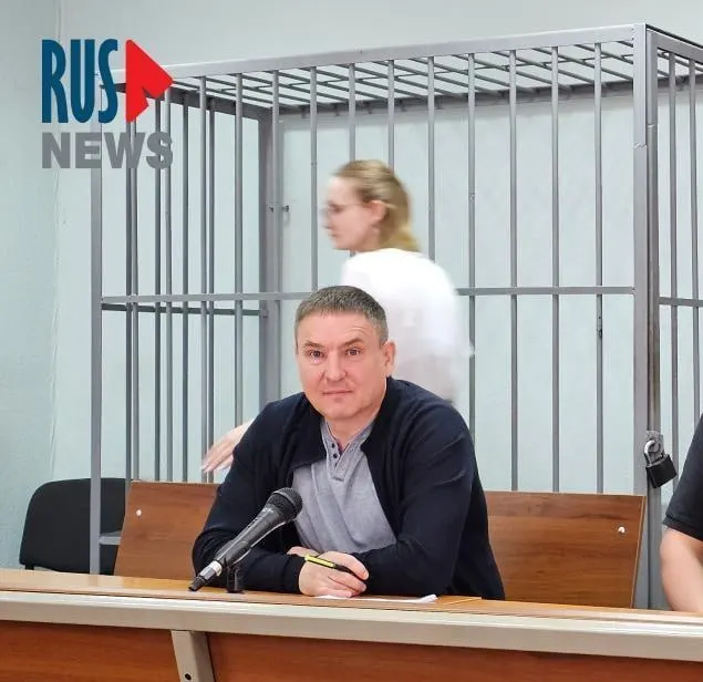 Суд поддержал практику выдачи бумаги и ручки заключённым на полтора часа в сутки. Правозащитник Алексей Соколов добивался права на большее, отмечая, что этого времени часто хватает лишь на одну жалобу, а не на полноценную подготовку защиты.