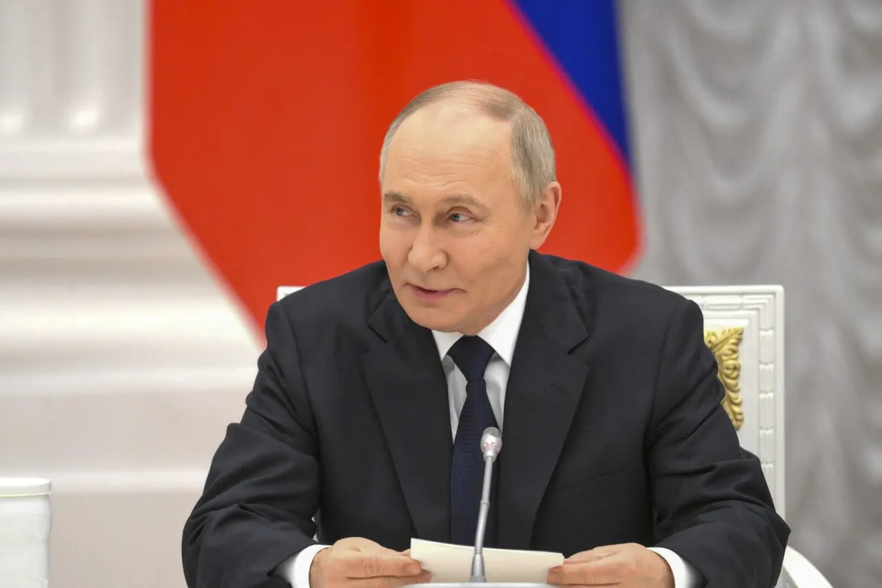В ходе общения с журналистами президент ответил на заявление министра иностранных дел Литвы о возможном ударе по российским базам ПВО в Калининградской области, подчеркнув, что у РФ «есть все средства» для отражения такой агрессии.
