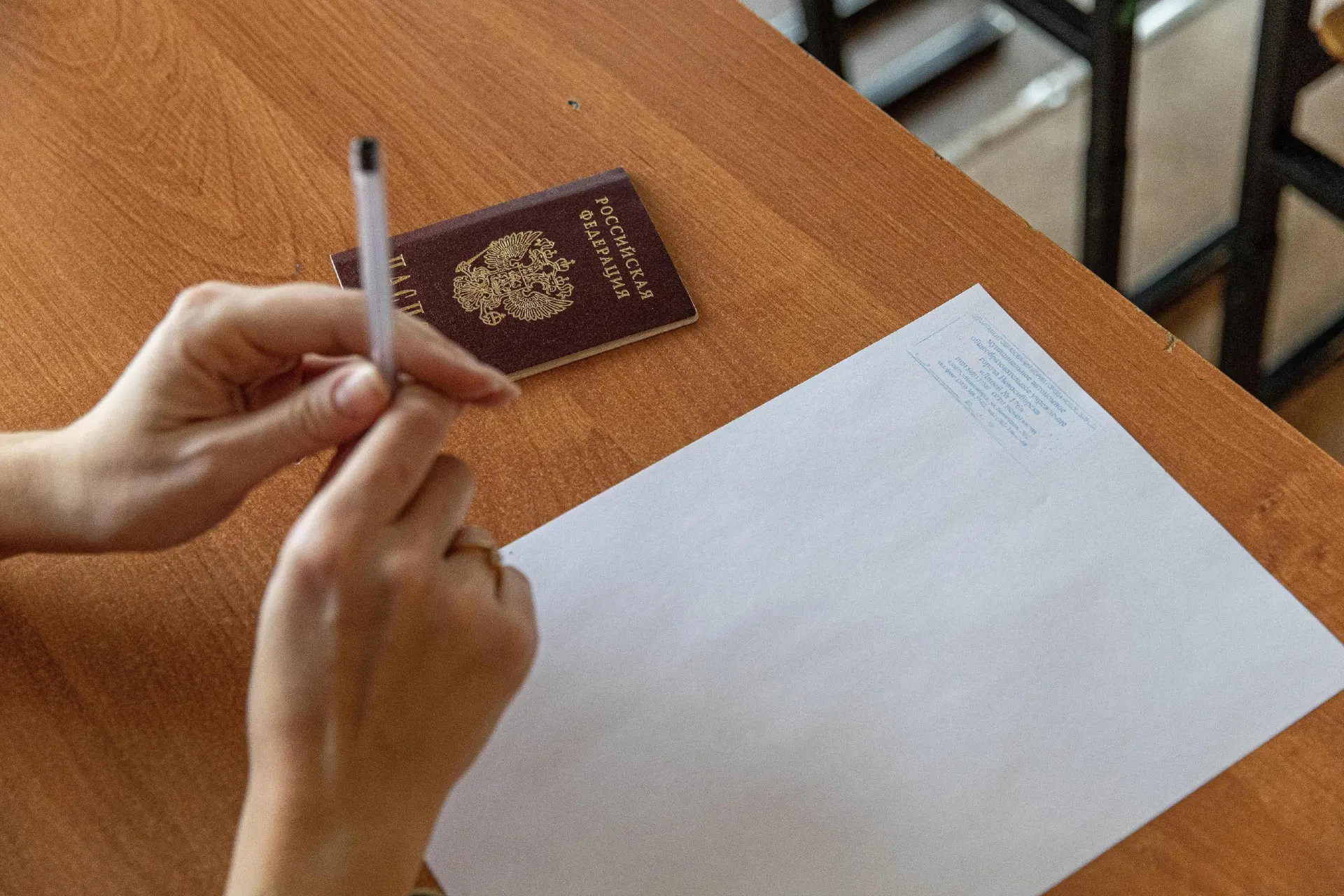 Две выпускницы из Рязани набрали максимальные 100 баллов на ЕГЭ по литературе. Губернатор Рязанской области поздравил победительниц.