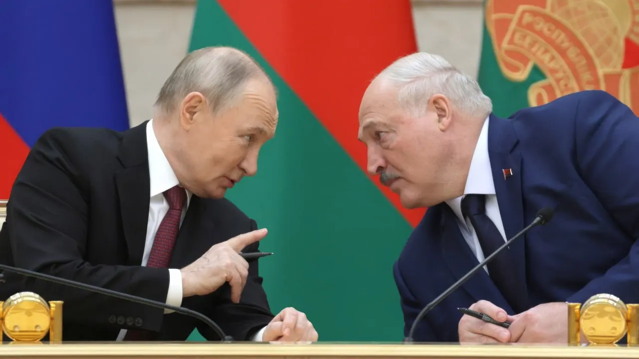 26 июня в резиденции на Валдае прошла закрытая встреча президентов России и Беларуси — официальных заявлений не последовало. Обсуждались безопасность на границе, торгово-экономическое сотрудничество и проекты Союзного государства.