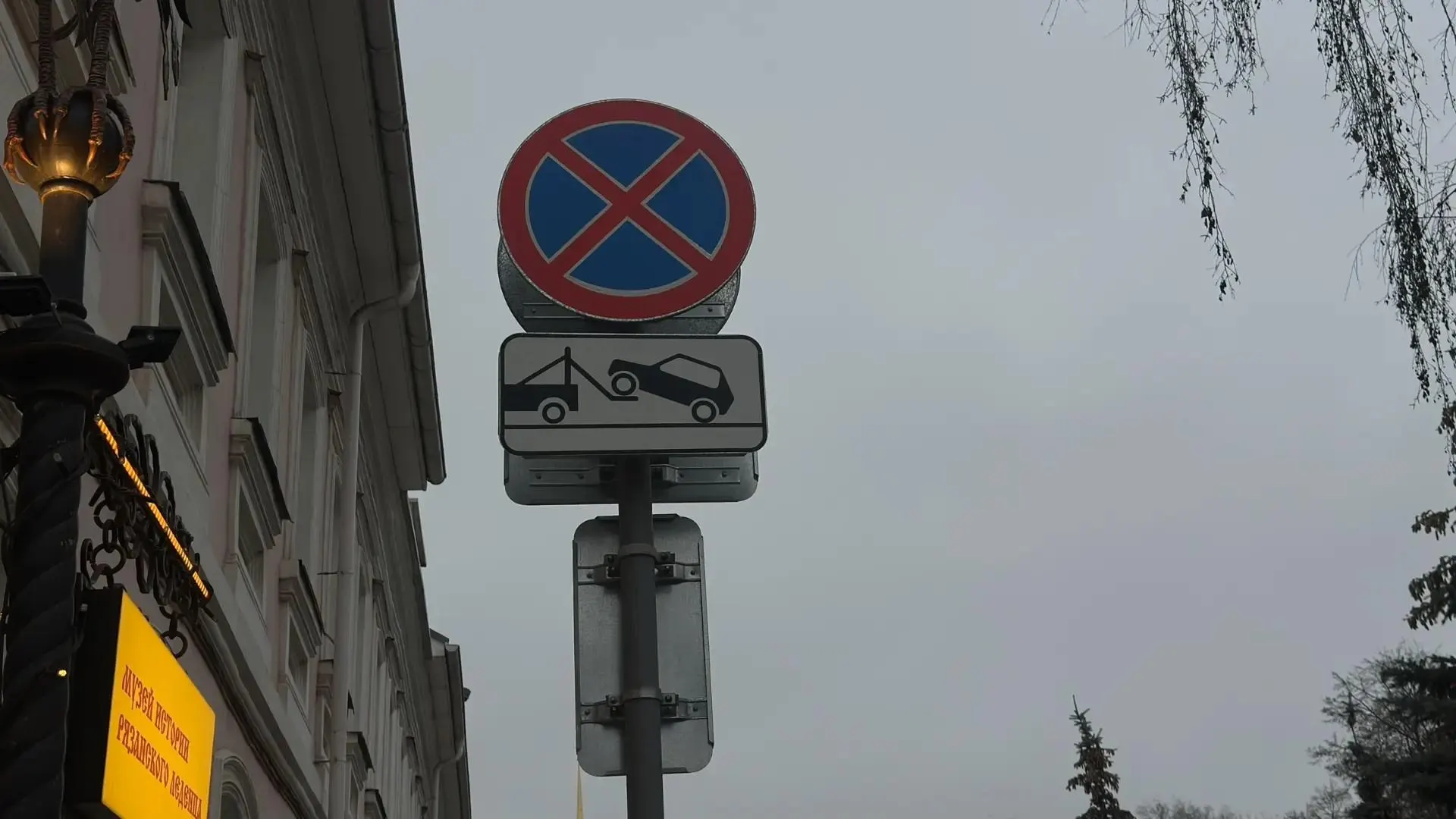 В городе на один день отменят плату за парковку в честь празднования Дня России.