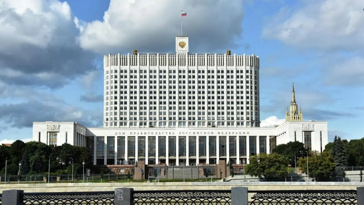 В Госдуму направлен проект, предполагающий частичную или полную компенсацию утильсбора семьям с тремя и более детьми. Инициаторы указывают на рост цен на семейные автомобили, власти же предупреждают о дополнительных бюджетных расходах и неуказанных источниках финансирования.