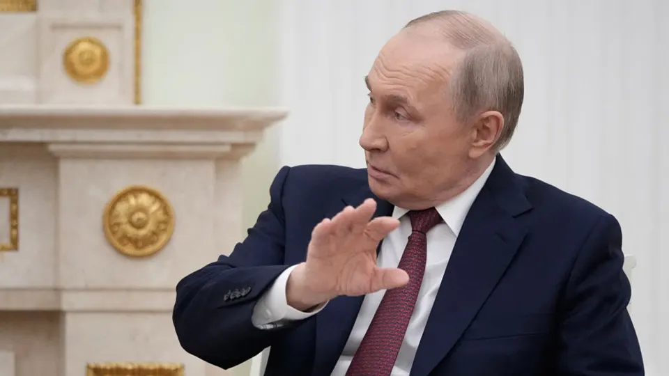 За последние годы государство забрало у частных владельцев крупные активы: владельцы крупных компаний оказываются под давлением, часть бизнесменов пытается компенсировать потери беспрецедентными пожертвованиями в бюджет.