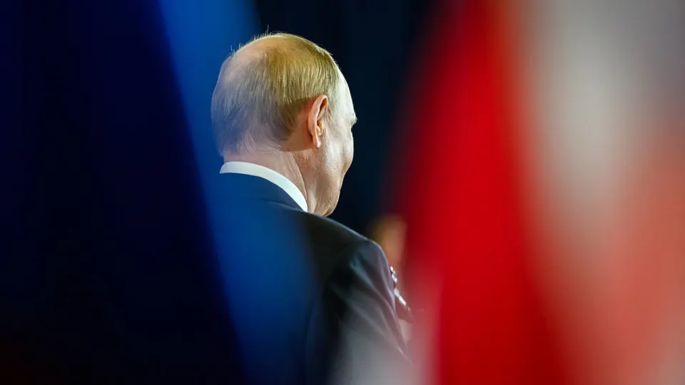 «Открытый» рейтинг доверия к президенту снизился до 29,5% — рекордно низкого уровня с начала войны. При этом «закрытые» опросы показывают значительно более высокий показатель, а еженедельный рейтинг одобрения также демонстрирует спад.
