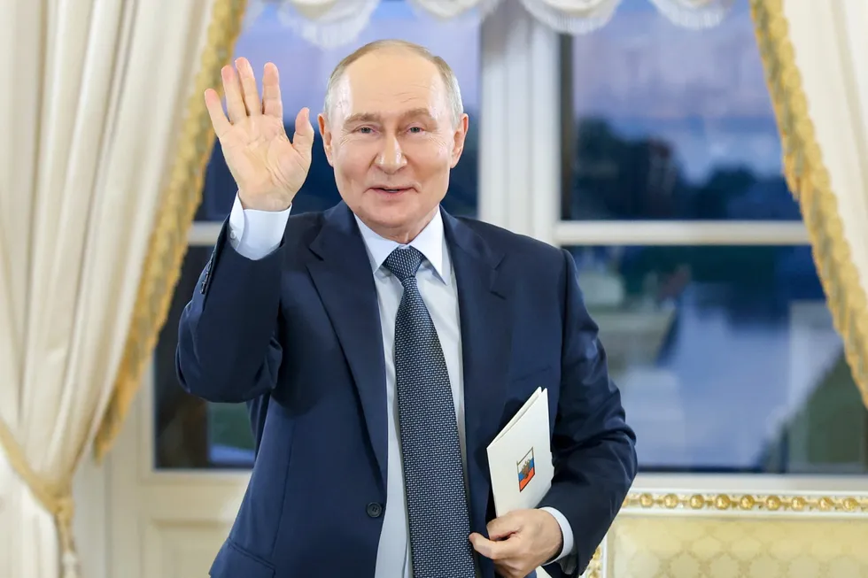 Весной число публичных мероприятий президента РФ выросло по сравнению с началом года. Это связывают с попыткой улучшить имидж и с усилением мер безопасности.