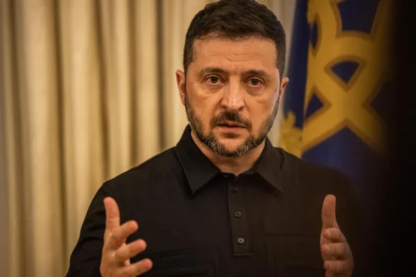 Краткий пересказ ответа президента: он отметил вопросы дееспособности и времени у власти, назвал удержание власти вне конституционных рамок узурпацией, указал на удары по гражданским объектам и сообщил, что без конкретных договорённостей встреча для него бессмысленна.