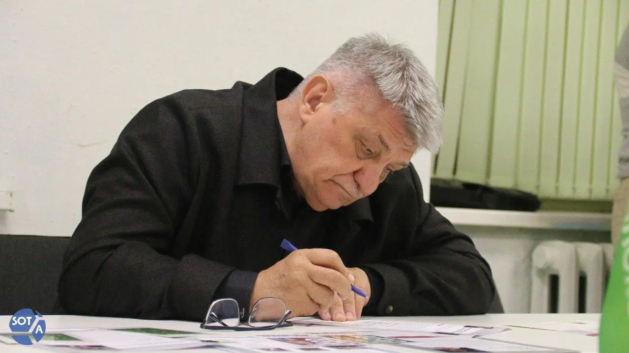 Президент отправил поздравительную телеграмму, отметив вклад Сокурова в кинематограф. Сам режиссёр в последние годы фактически находится под негласным запретом в России.