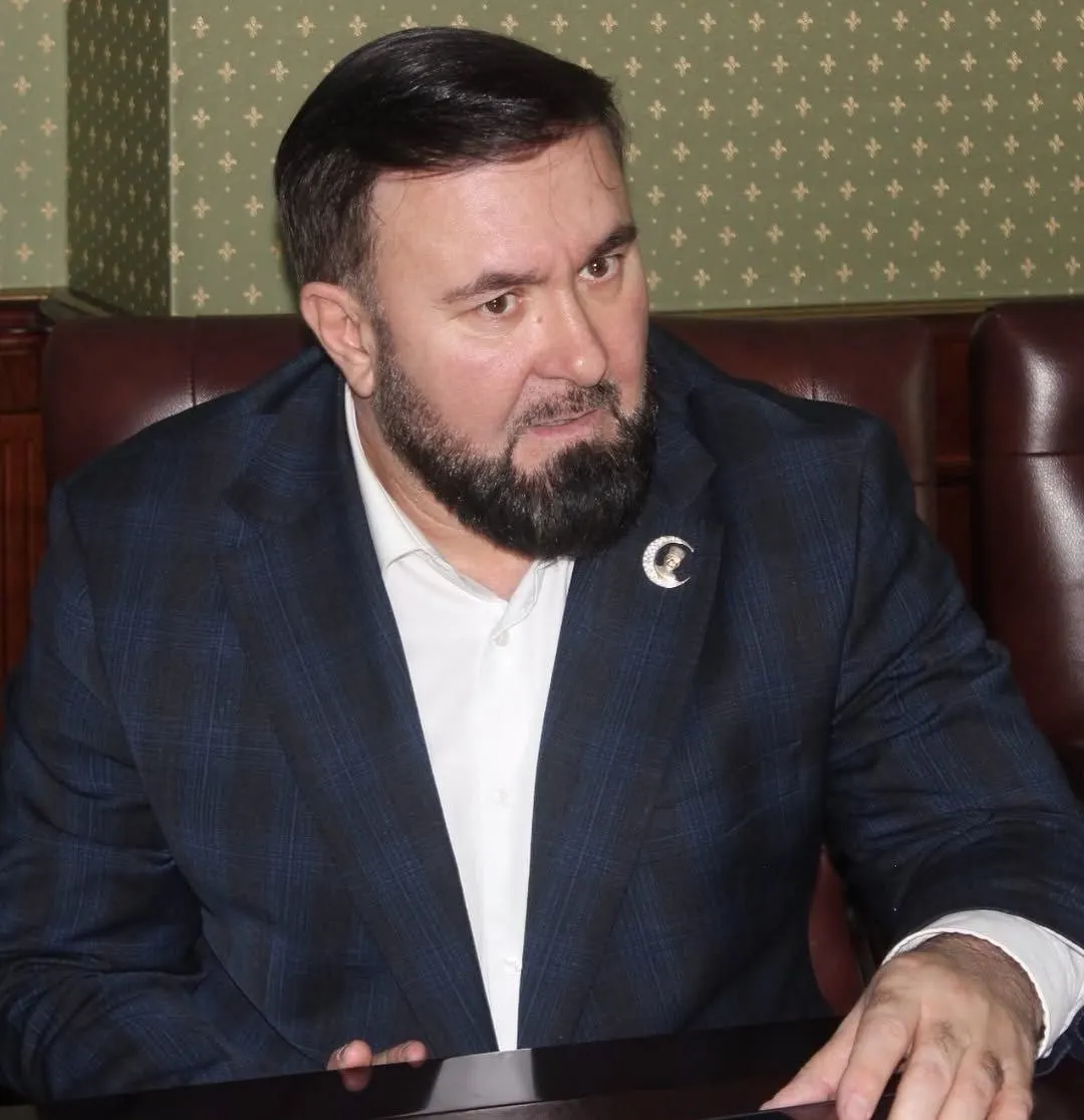 Кремль опубликовал распоряжение о поощрении, в котором среди награждённых оказался омбудсмен Чечни Мансур Солтаев. Его биография и прежние действия вызывали общественный резонанс.