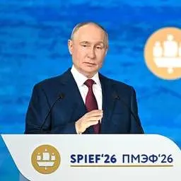 На пленарной сессии президент сообщил, что лишь вскользь прочитал открытое письмо Зеленского и пока не считает личную встречу целесообразной. Он также прокомментировал сообщения об угрозах резиденции и парада 9 мая и обратился к военным с призывом продолжать работу.