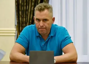 Совет ЕС расширил пакет ограничительных мер: в санкционный список внесены свыше 80 физических лиц и организаций. В числе фигурантов — бывший детский омбудсмен Павел Астахов и генеральный прокурор Александр Гуцан; ЕС объясняет включения «активным присутствием» в российских СМИ и поездками в «ДНР».