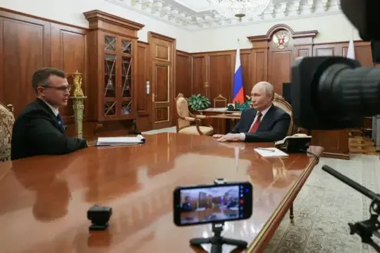 Президент признал наличие дефицита топлива, сообщил о запасах в Крыму и назвал меры по его устранению — наращивание ПВО, ускорение ремонтов и логистики. По его словам, удары по инфраструктуре преследуют цель посеять неуверенность, а переговоры остаются возможными.