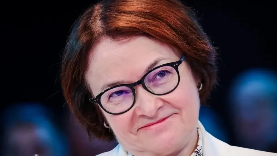 Отсутствие главы Центробанка на ключевых мероприятиях породило слухи и споры о будущем денежно‑кредитной политики. Перед решающим заседанием 19 июня растёт неопределённость: смягчит ли ЦБ ставку и какие финансовые последствия принесут недавние изменения в бюджете.