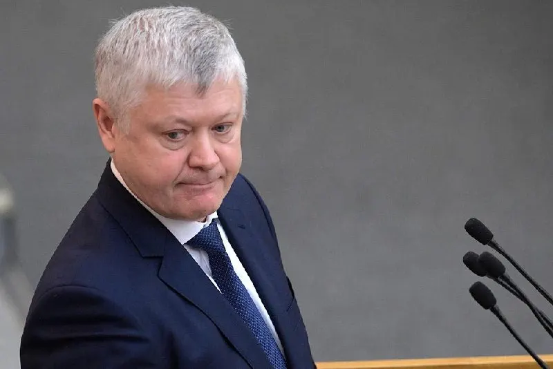 Председатель комитета Госдумы по безопасности Василий Пискарёв сообщил, что из РФ выдворили свыше 360 зарубежных организаций, более 60 — по материалам его комиссии; он также отчитался о принятии 46 законов о «защите суверенитета».