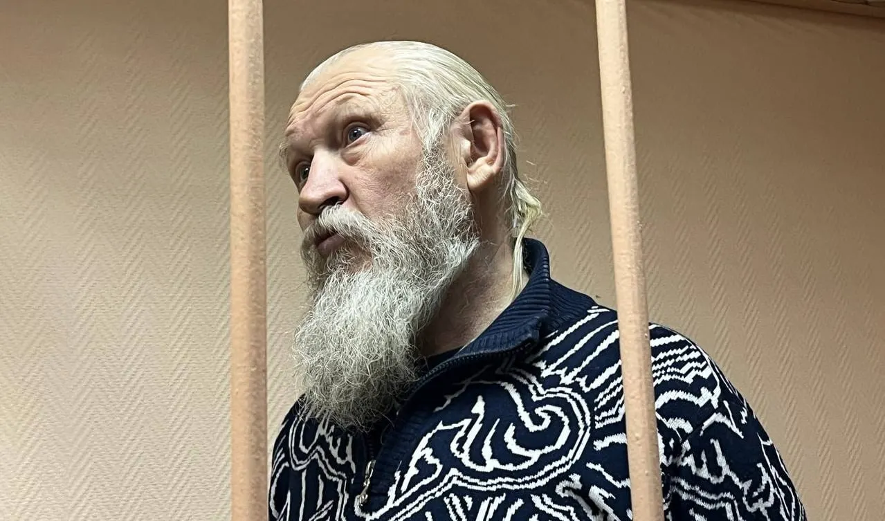 В обновлённый перечень федерального реестра внесён бывший депутат Госдумы от ЛДПР Михаил Глущенко, осуждённый в 2015 году за соучастие в организации убийства Галины Старовойтовой.