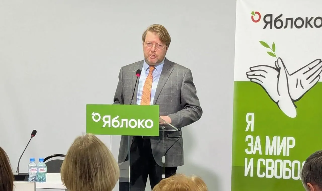 Верховный суд оставил в силе решение о штрафе для Николая Рыбакова по обвинению в демонстрации экстремистской символики; партия намерена обжаловать решение в Конституционном суде.