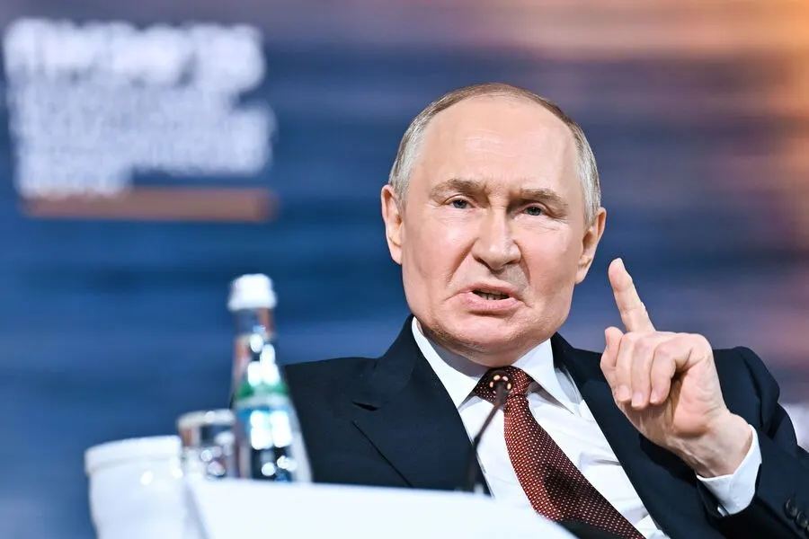 Президент заявил, что перебои с поставками топлива носят временный характер, ненефтегазовые доходы бюджета во II квартале выросли на 25%, а экономическая политика должна быть ориентирована на долгосрочные цели.