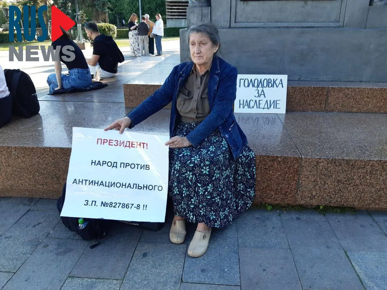 Наталья Шамина, председатель новосибирского отделения ВООПИК, устроила голодовку у памятника Кириллу и Мефодию в защиту объектов культурного наследия; через час её задержала полиция. Ранее аналогичную акцию объявила активистка из Новосибирска.