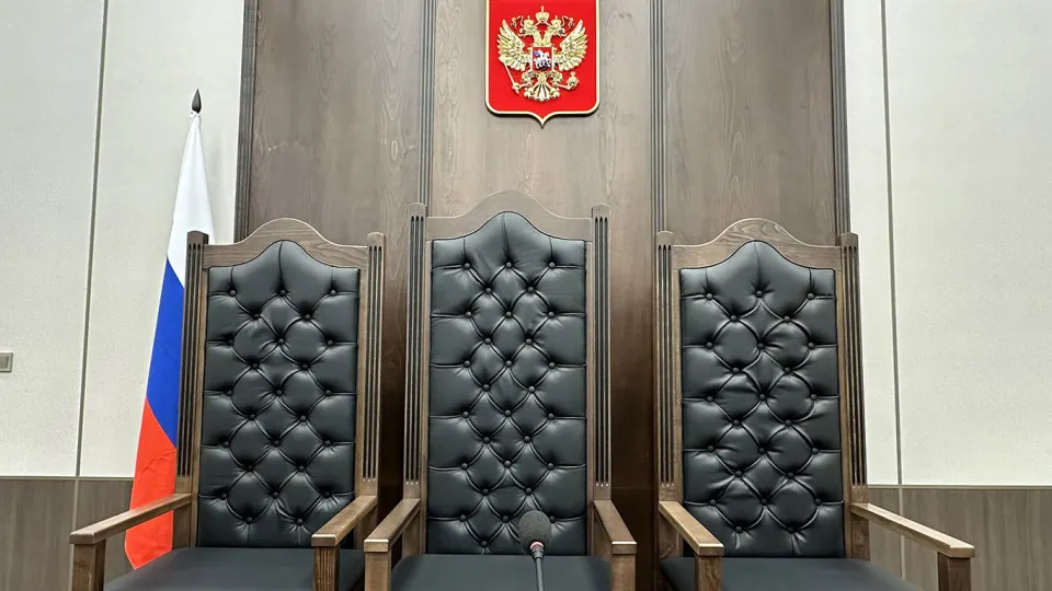 Правительственная комиссия поддержала законопроект Верховного суда о смягчении требований к образованию для ряда должностей в аппаратах судов — от секретарей заседаний до консультантов и ведущих специалистов.