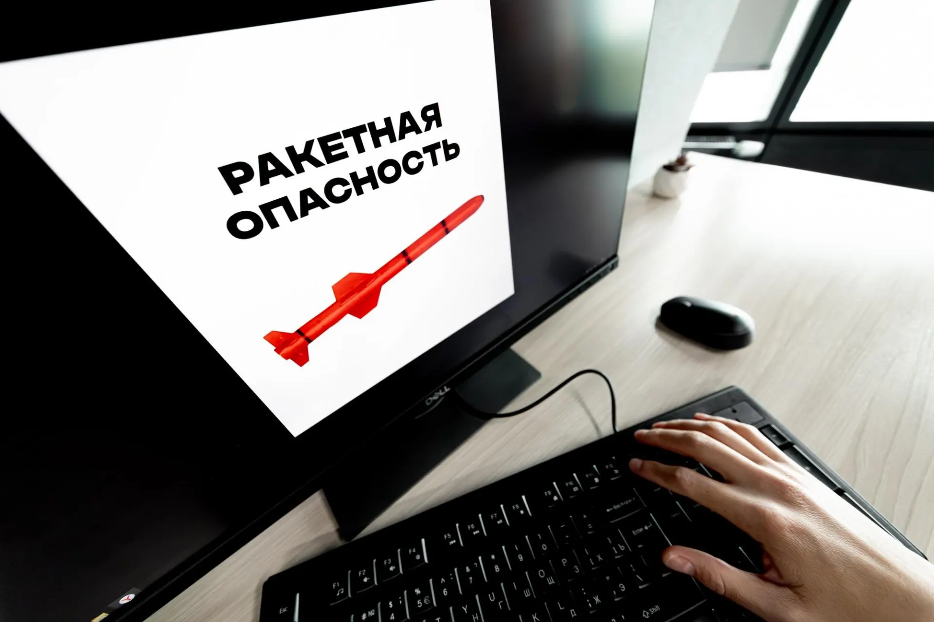 В Воронежской области и в других субъектах страны объявили ракетную опасность; в разных уголках России фиксировали сигналы воздушной тревоги.