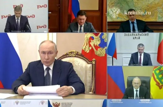 Во время видеосовещания с президентом обсудили работу топливного и транспортного комплекса: глава региона предложил строить мини‑НПЗ и наращивать импорт топлива, президент поддержал вовлечение малого и среднего бизнеса и поручил ускорить субсидирование закупок.