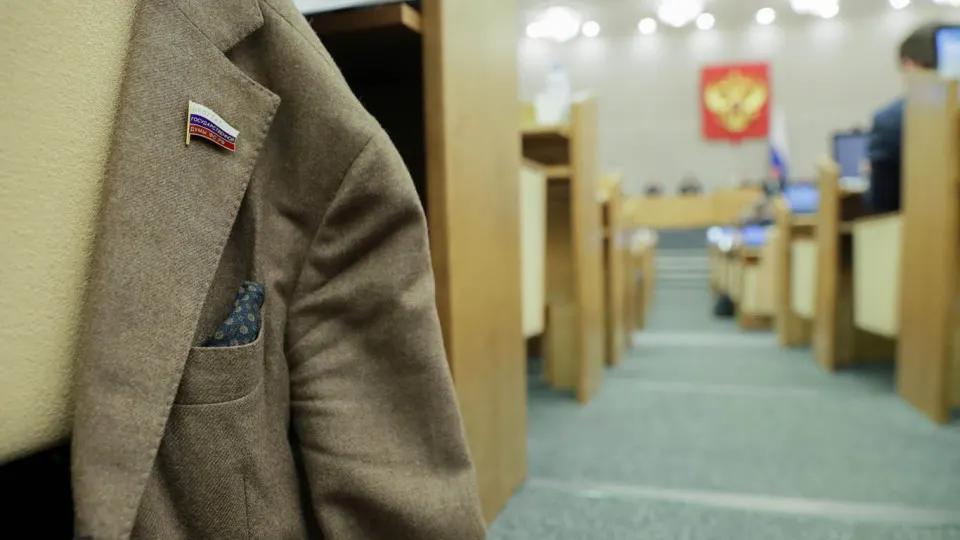 Правительство поддержало инициативу, которая исключает наказания для депутатов региональных парламентов за отсутствие декларации о доходах или её несвоевременную подачу. Поправки дополняют изменения 2025 года и требуют доработки, отмечают профильные министерства.