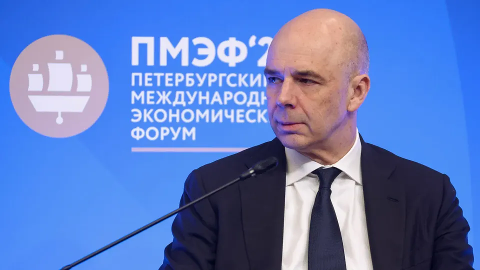 На очередном аукционе Минфина не нашлось заявок по приемлемым ценам: за четыре последних размещения привлечено менее 10 млрд руб. Это обостряет проблему финансирования растущего дефицита бюджета и усиливает неопределённость на рынке облигаций.