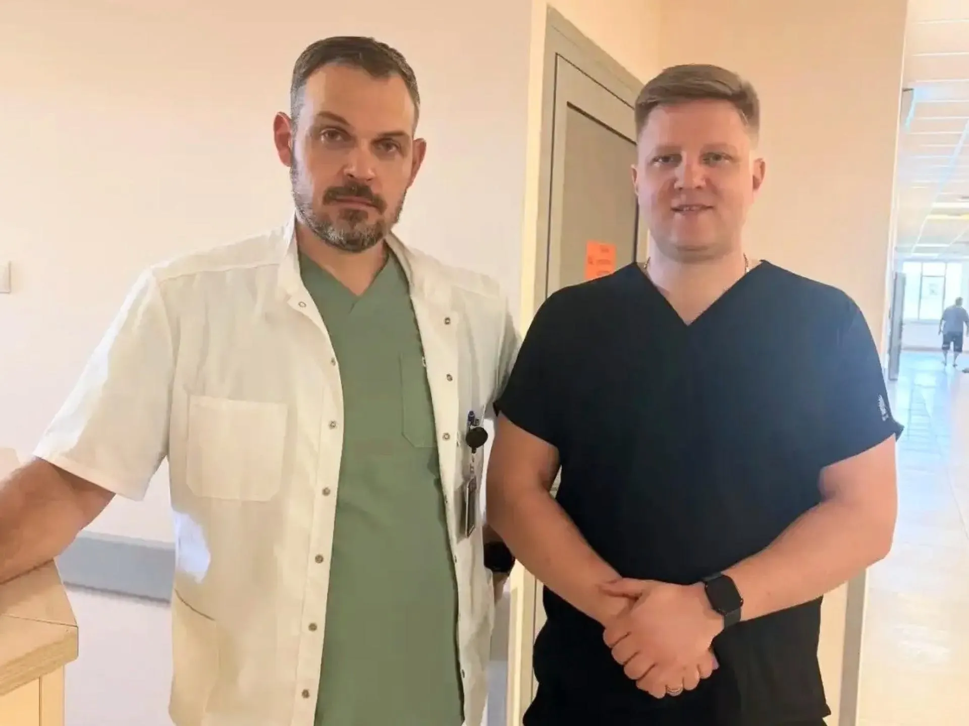 Рязанские хирурги провели комбинированное вмешательство, за одну операцию удалив две злокачественные опухоли; пациент находится под наблюдением врачей.