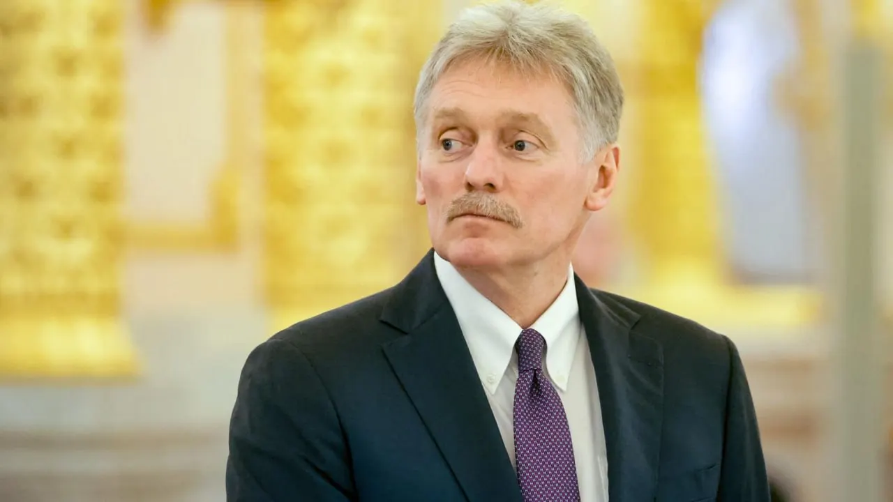 Пресс‑секретарь президента заявил, что спецоперация переросла в полноценный военный конфликт из‑за участия западных стран; удары по гражданской инфраструктуре он назвал террористическими и призвал к переговорам при посредничестве США.