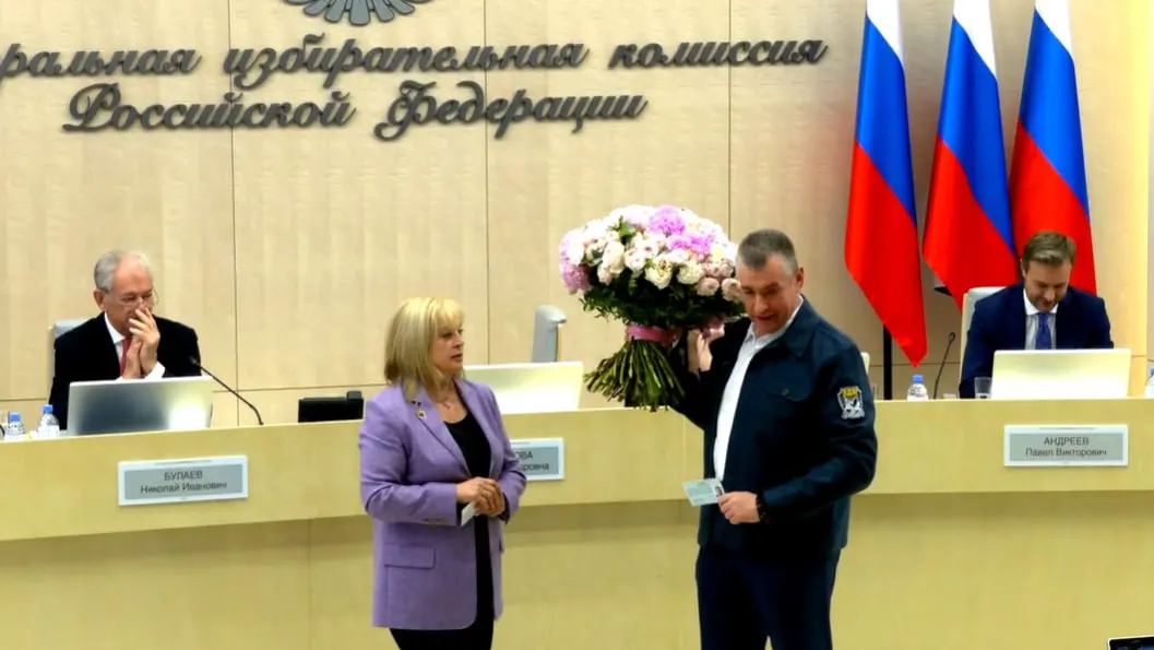 На заседании ЦИК зарегистрировали партийные списки, внесли правки в одномандатные списки «Справедливой России», сформировали ТИК ДЭГ, утвердили методические рекомендации по голосованию военнослужащих и порядок голосования за рубежом, а также выделили дополнительные средства на поддержку ГАС «Выборы» в 2027–2029 годах.