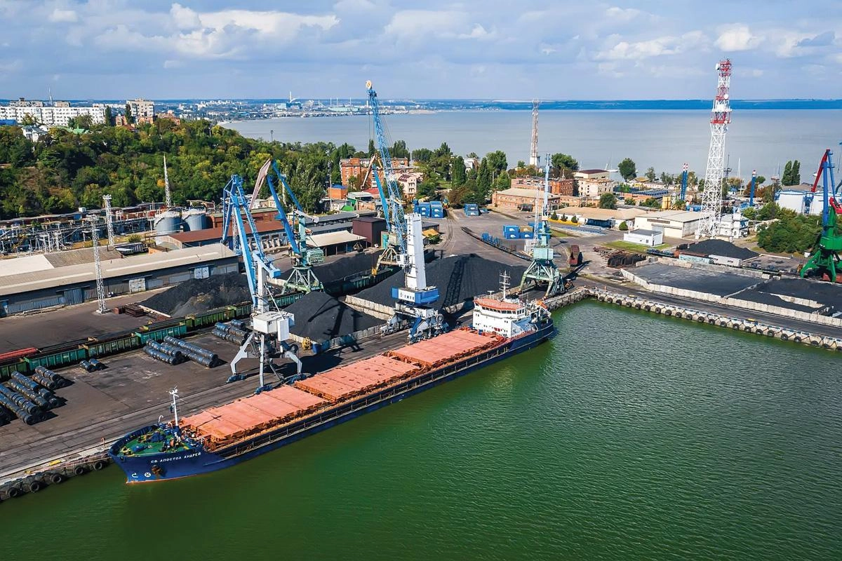Из‑за приостановки отгрузок из портов Азова власти предлагают покрыть до 90% затрат на железнодорожную доставку зерна в порты Чёрного и Балтийского морей; трейдеры уже подают заявки.
