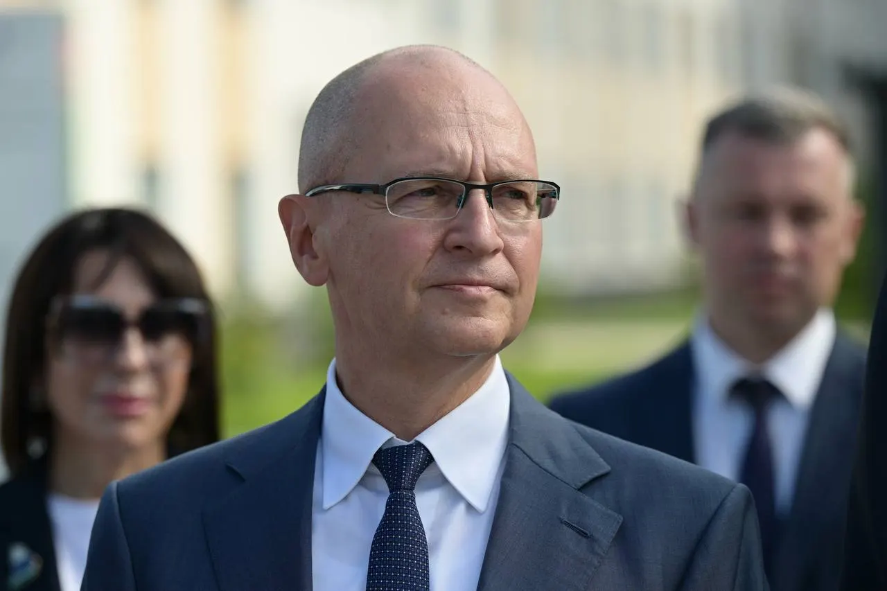 Сергей Кириенко прибыл в Екатеринбург на инспекцию подготовки к Международному фестивалю молодёжи и студентов. В ходе визита обсуждают вопросы безопасности, участие гостей и возможный визит президента.