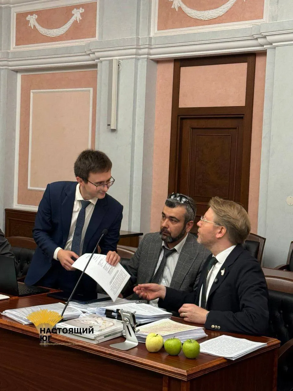 На судебном заседании представитель ЦИК заявил о нарушениях в предвыборной агитации и авторских правах со стороны партии «Яблоко», а также сообщил о возможных изменениях бюллетеня после решения суда.