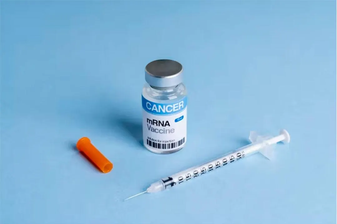 Успешные испытания индивидуализированной мРНК‑вакцины против меланомы ускоряют новые горизонты терапии и влияют на рынок биотехнологий.