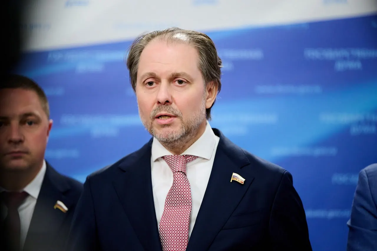 Назначен новый председатель комитета Госдумы по охране здоровья Владимир Сысоев (ЛДПР). Он не имеет профильного медицинского образования и ранее занимал пост заместителя губернатора Тюменской области, курируя вопросы экономики и госпрограмм.