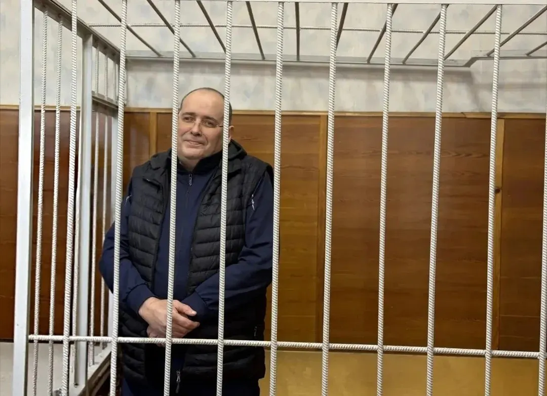 Бывшего замминистра ЖКХ признали виновным в получении взятки в особо крупном размере. Суд вынес 9 лет колонии строгого режима со штрафом 8 820 000 рублей; общий срок может достигнуть 14 лет, штраф — около 17 миллионов рублей. Общая сумма взяток к министерству составила 4 410 000 рублей; лично Кислицын получил не менее 2,7 млн.