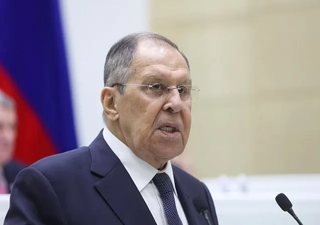 Лавров заявил, что обвинения в причастности РФ к инциденту с беспилотником в Лейпциге служат признаком эскалации и отметил, что закрытые дипломатические миссии напоминают предвоенные уроки истории.