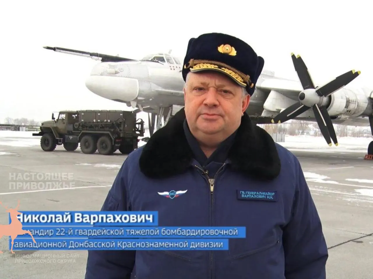По данным ФСБ, задержанный был завербован украинской разведкой и намеревался ликвидировать высокопоставленного офицера ВКС под Энгельсом.