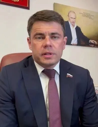 Обсуждают роль нового мессенджера в развитии автономной сетевой инфраструктуры и суверенного интернет-пространства страны.