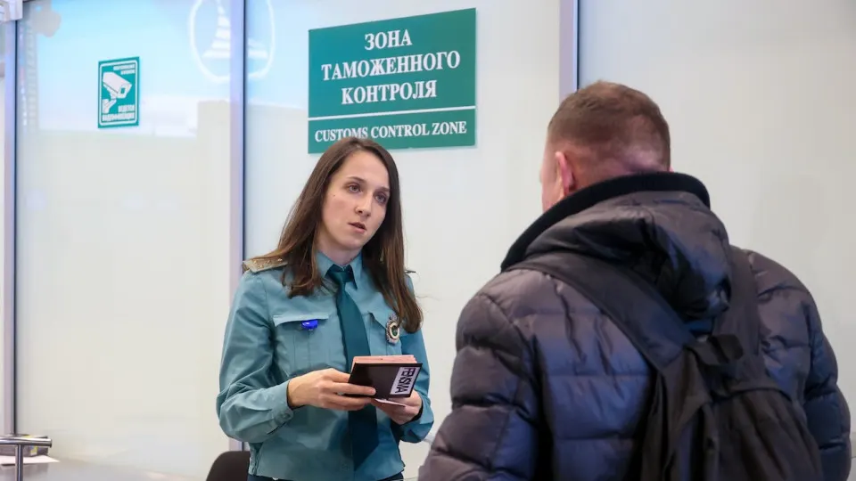 Указ расширяет контроль над вывозом физического золота и наличных рублей, усиливая проверку источников происхождения средств и порядок финансовых операций.