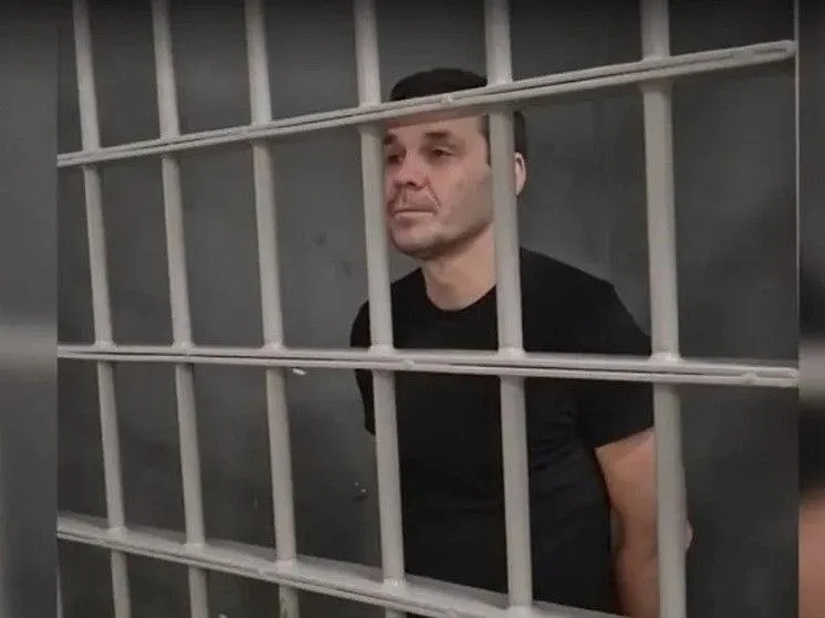 Гражданин с двойным гражданством получил 14 лет колонии за госизмену; дело затрагивает перевод средств в поддержку ВСУ.