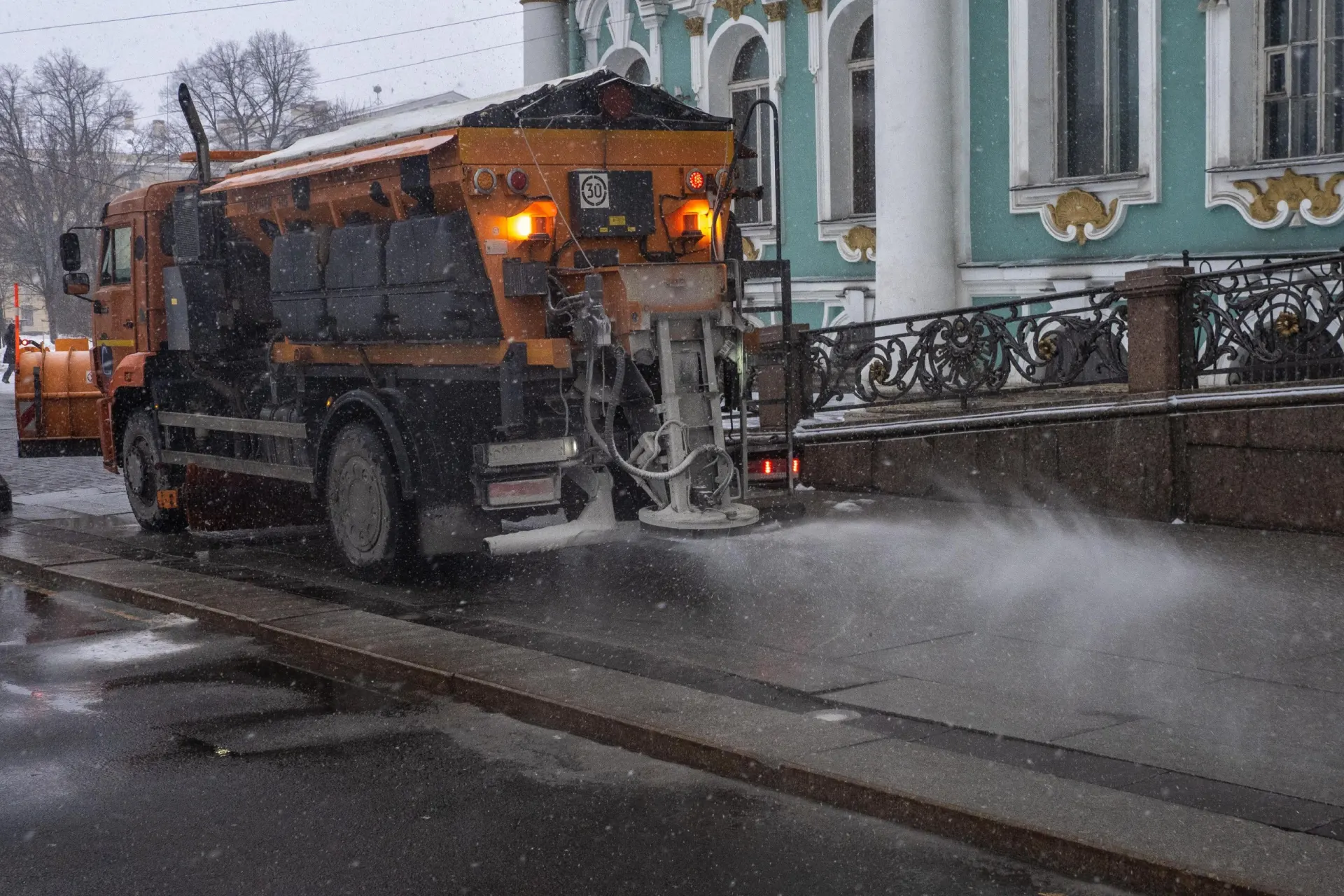 Город планирует закупку технической соли для уборки улиц в зимний период.