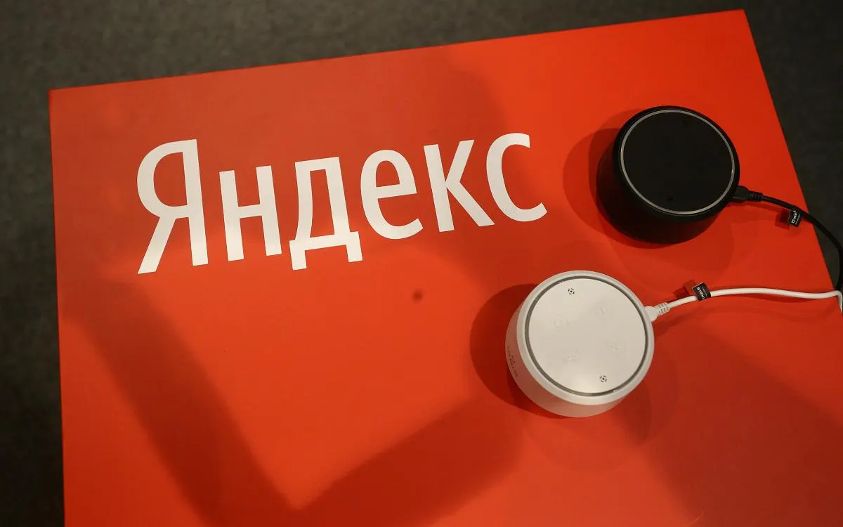 Яндекс продлевает бесплатный доступ к Yandex Cloud и сервисам Яндекс 360 до конца октября; перебои в работе сервисов вызваны атаками украинских дронов на дата-центры в Сасове, Калуге и Владимире. Министр цифрового развития назвал такие атаки беспрецедентными и сообщил о мерах безопасности.
