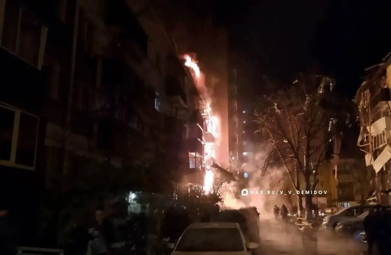 Удары дронов зафиксированы по Белгородской области и вглубь страны; погиб мирный житель.