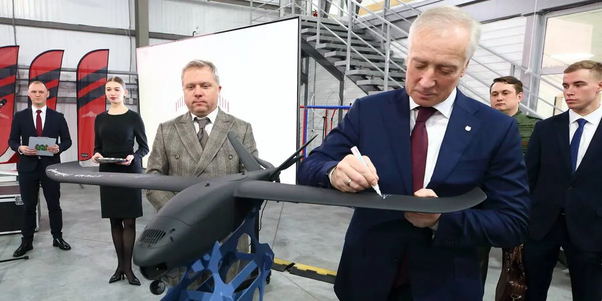 Сенатор от Томской области сообщил, что на докапитализацию регионального фонда развития промышленности обещанные 300 млн рублей выделены частично — 50 млн, что может задержать реализацию проекта кластера электроники и беспилотных систем.